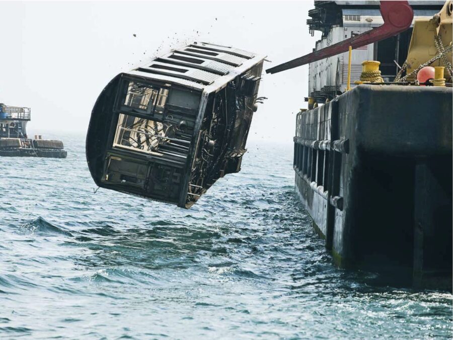 L'ultima corsa della Metropolitana  di New York termina in fondo all'oceano