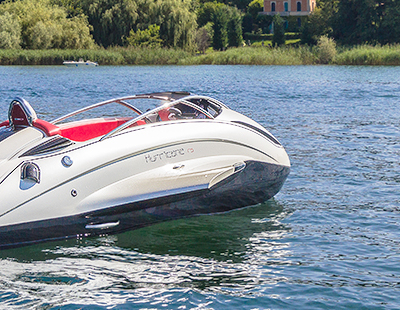 Metà motoscafo e metà jet sky, Hurricane  è l'oggetto del desiderio in mare