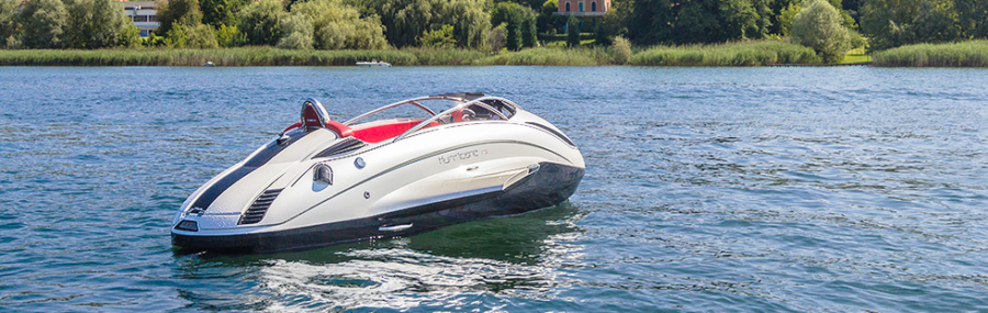 Metà motoscafo e metà jet sky, Hurricane  è l'oggetto del desiderio in mare