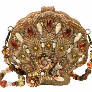 Mary Frances racchiude il mare  all’interno di una borsetta