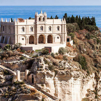 L'osservatorio migliore su Tropea?  Un balcone d'albergo a picco sul mare