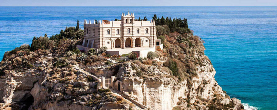 L'osservatorio migliore su Tropea?  Un balcone d'albergo a picco sul mare