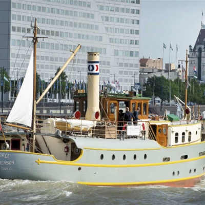 La nave puzzle costruita con pezzi d'epoca? Mezza Londra s'è fermata per ammirarla