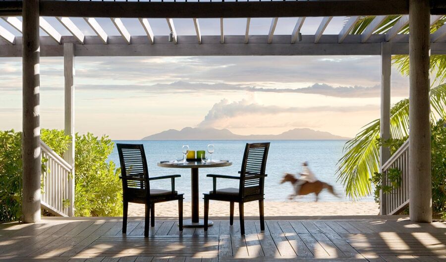 Caraibi, il miglior modo per viverli a fondo  è il lusso a piedi nudi del Carlisle Bay