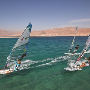 Windsurf, la caccia a onde e vento parte  dalla Corsica e arriva fino a Okinawa