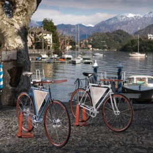 La bicicletta a vela è spinta dal vento  di novità che soffia sul lago di Como