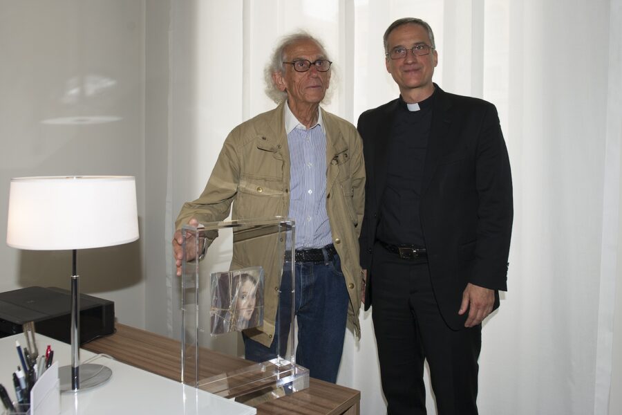 Christo, un nuovo ponte sul Mediterraneo   per portare la speranza ai bimbi africani