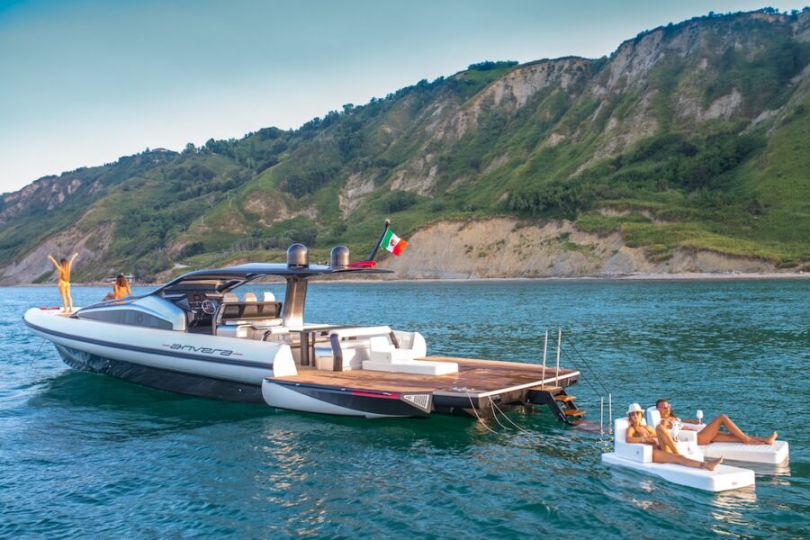 L'isola che si sposta in mezzo al mare?  Con Anvera 55S la ancorate dove volete