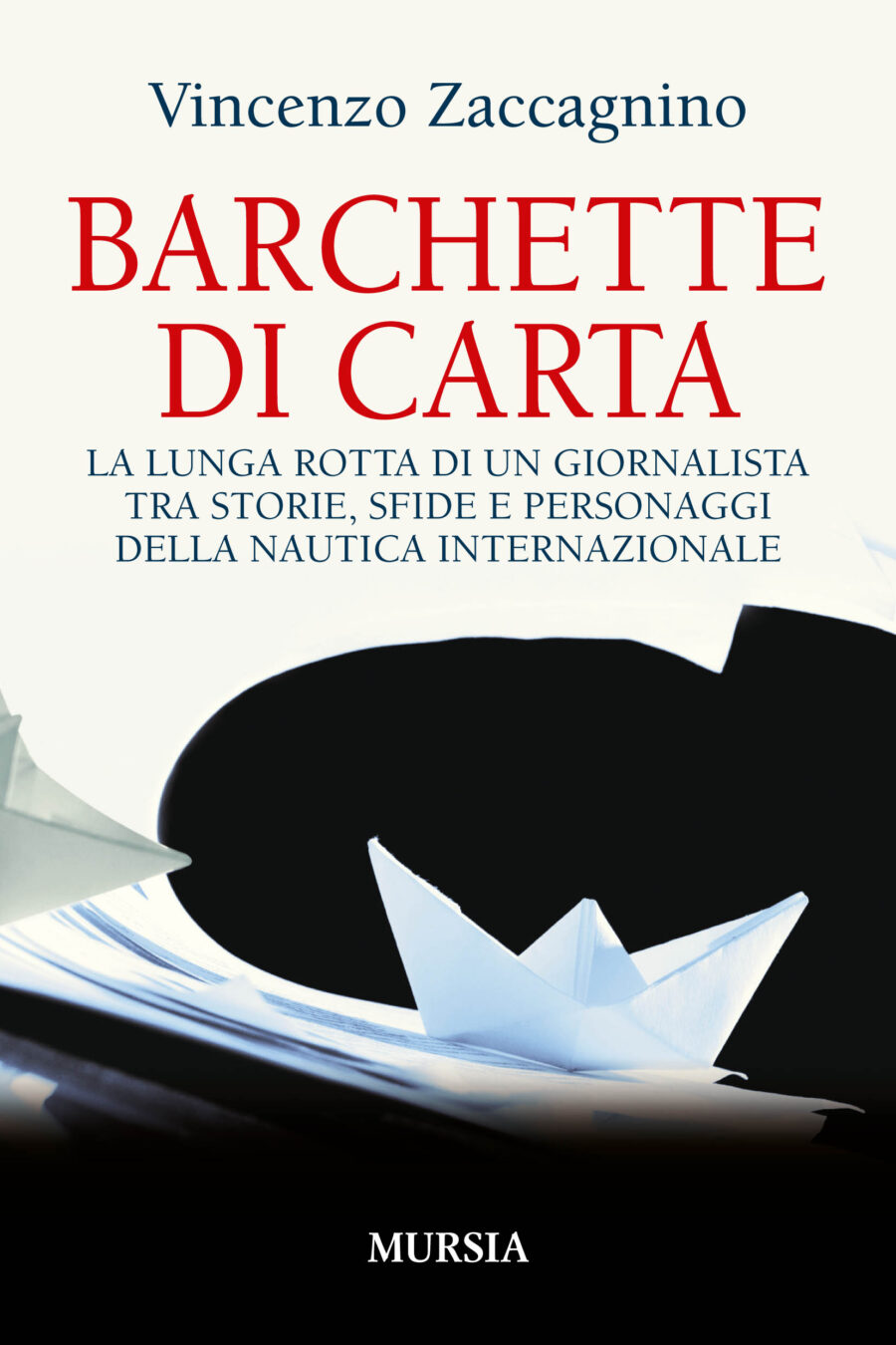 Barchette di carta, il libro che fa incrociare sovrani e personaggi famosi al timone