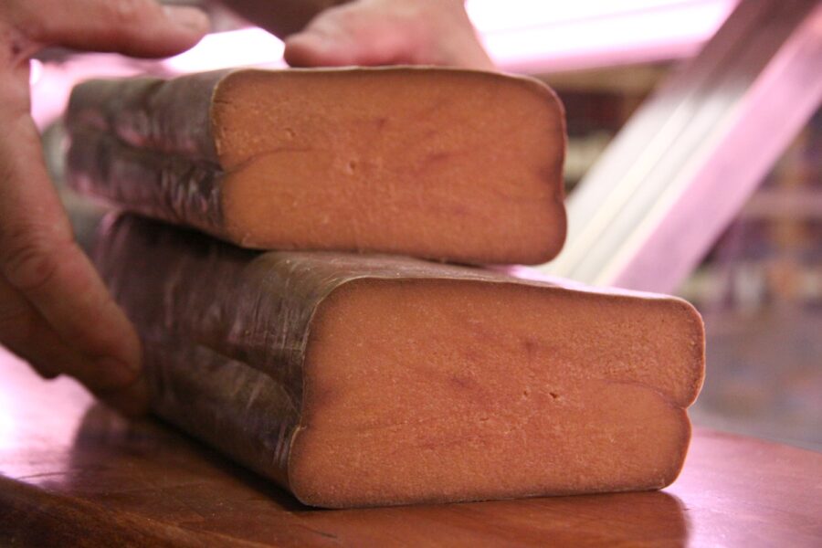 Caviale del Mediterraneo? Mai nome fu più   giusto per la bottarga di tonno rosso