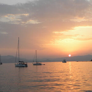 Il Ponte di Ognissanti è lungo e mite?Oltrepassatelo a bordo di una barca a vela