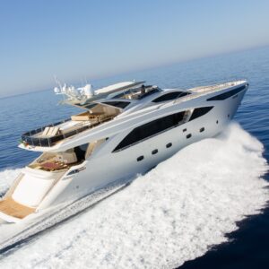 Amer Cento Quad, il superyacht approdato  nel paradiso delle 100 Eccellenze italiane