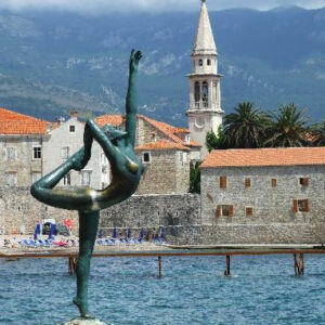 Mare del Montenegro, Budva offre  l’arte di Dubrovnik e le notti di Rimini