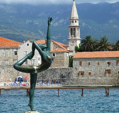 Mare del Montenegro, Budva offre  l'arte di Dubrovnik e le notti di Rimini