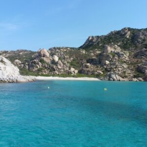 Traghetto o aereo? No grazie, quest’estate  in Sardegna ci andiamo in barca a vela….