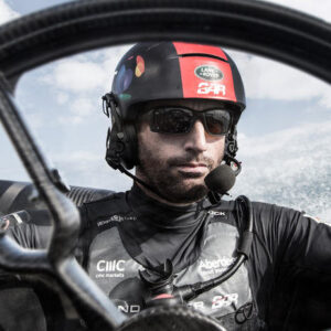 Timone addio, per guidare gli scafi da corsa   meglio il volante con cambio sequenziale