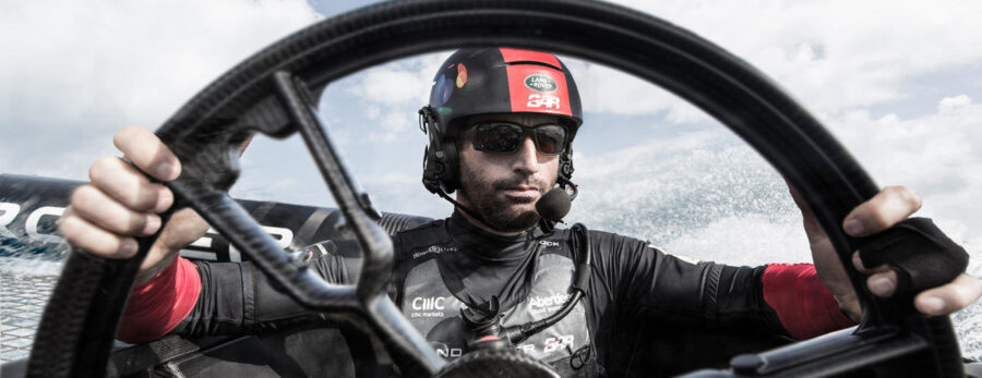 Timone addio, per guidare gli scafi da corsa   meglio il volante con cambio sequenziale