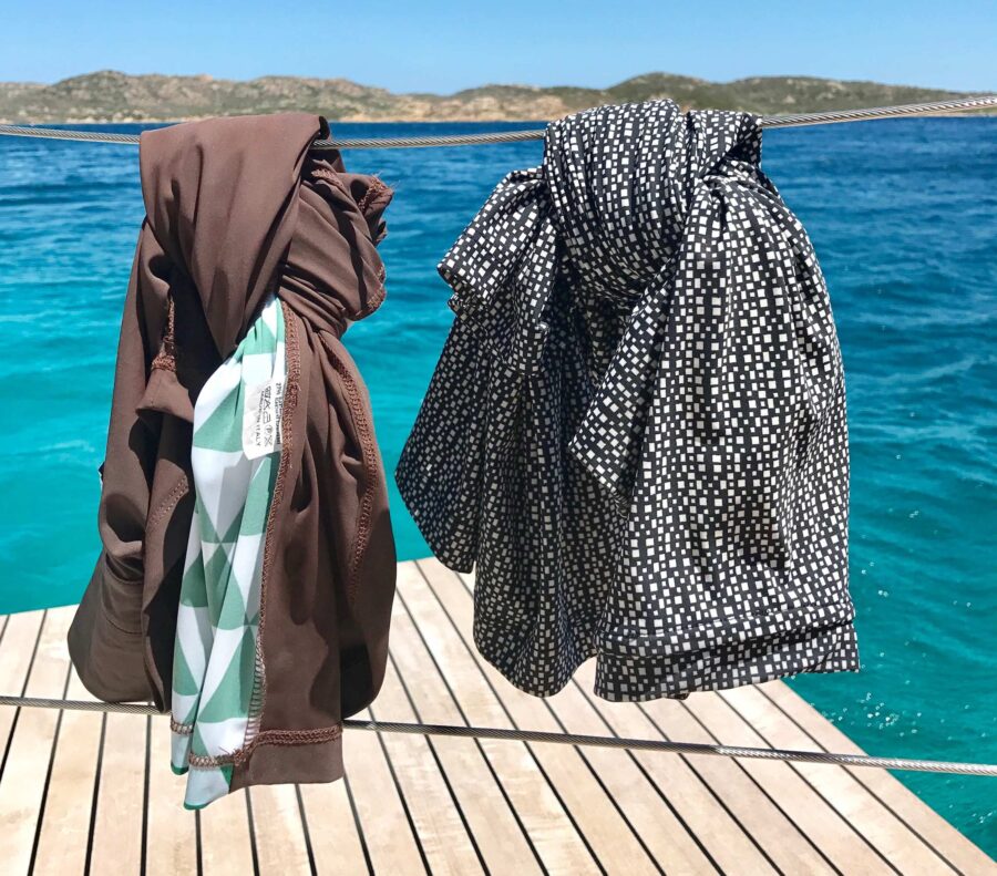 La t-shirt per il mare e la barca è fatta  con un tessuto che si asciuga subito