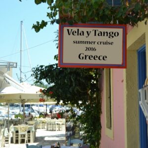 Horca Myseria danza il tango sulle onde E la barca si trasforma in una milonga