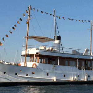 Forever, lo yacht costruito 125 anni fa per  Re Leopoldo del Belgio può essere vostro