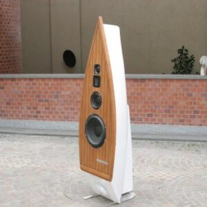 Navigate in un mare di musica da sogno  con le casse acustiche a forma di barca…