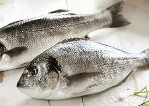 Pesce pescato in mare o d’allevamento? Alcuni indizi vi aiutano a scoprirlo