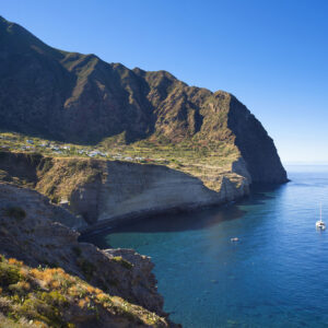 Sette baie per sette isole. Così il numero  magico moltiplica la magia delle Eolie