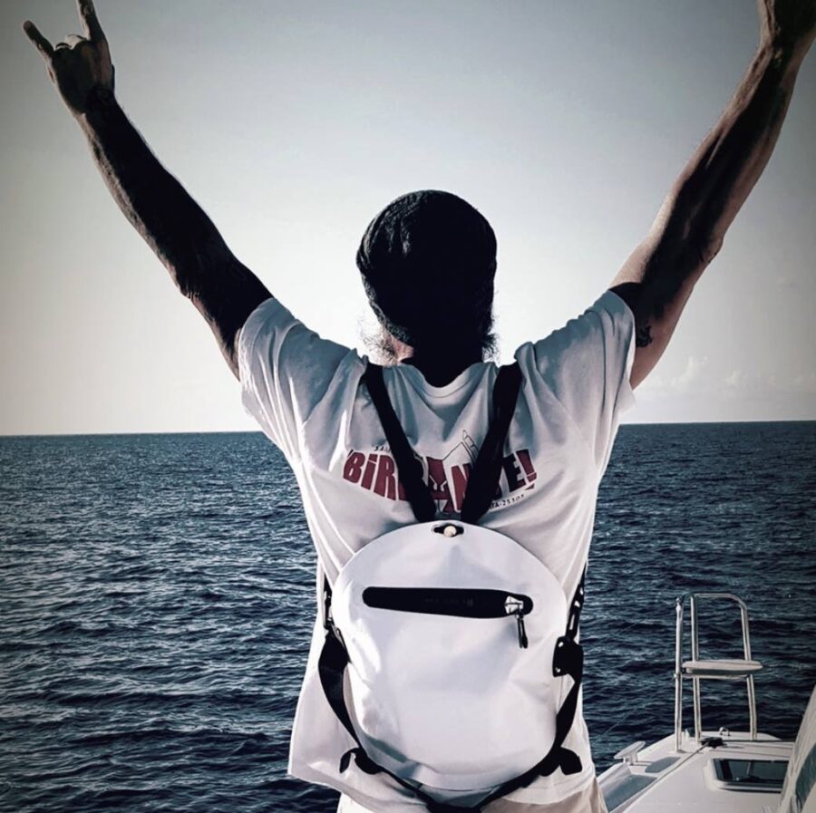 In acqua con i propri oggetti di valore?  Con la sacca-zaino a tenuta stagna si può