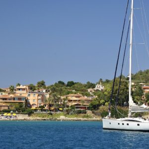 Hotel & resort al mare, se in questi  non ci siete mai stati dateci un occhio…