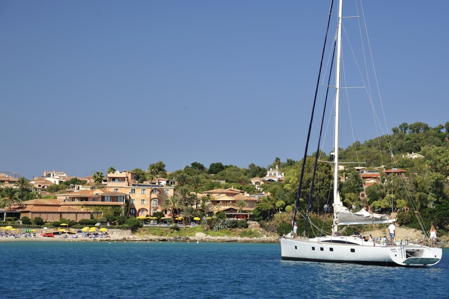 Hotel & resort al mare, se in questi  non ci siete mai stati dateci un occhio...