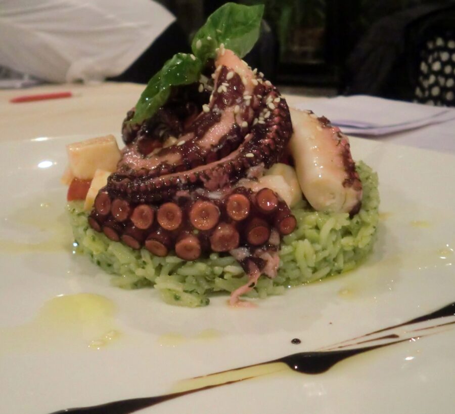 Polpo tiepido alla sorrentina, Daniele Priori  lo serve con basilico, pinoli e parmigiano