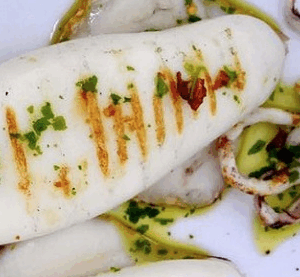 Totani più bianchi con l’acqua ossigenata?  Ecco i trucchi nascosti nei piatti di pesce