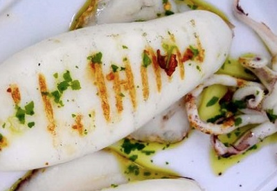 Totani più bianchi con l'acqua ossigenata?  Ecco i trucchi nascosti nei piatti di pesce