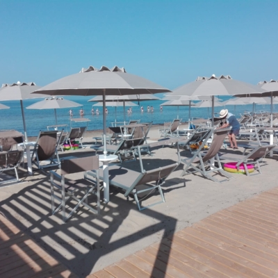 Spiagge accessibili alle persone disabili:  a Follonica ce n'è una da usare come esempio