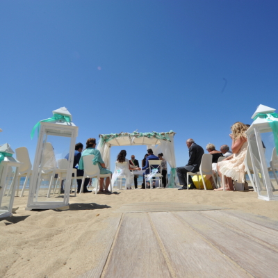 Matrimoni in spiaggia: così l'amore per  il lavoro e per il mare vissero insieme felici