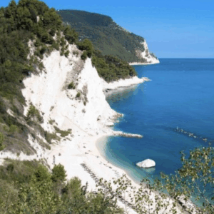 Vacanze al mare deducibili per chi  le farà in Italia: così si rilancia il turismo