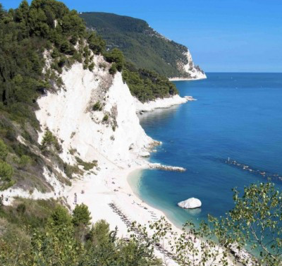 Vacanze al mare deducibili per chi  le farà in Italia: così si rilancia il turismo