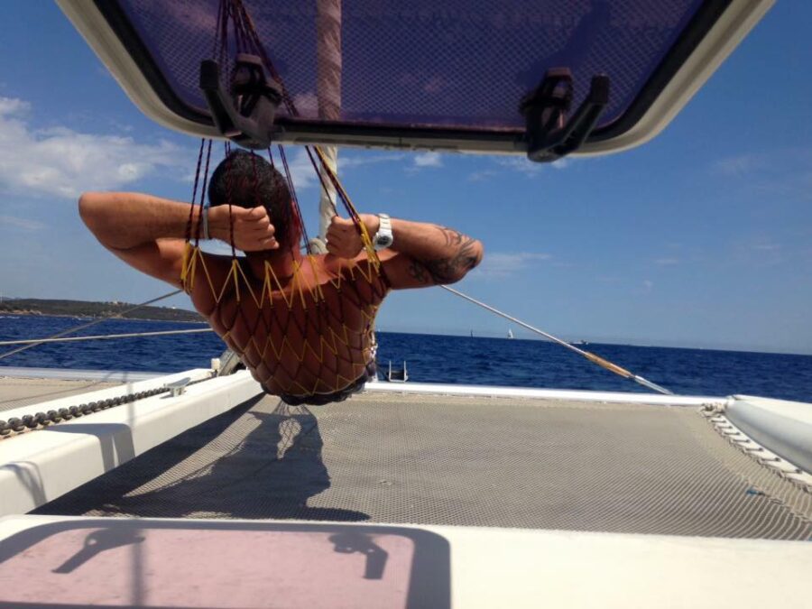 La finestrella a Bologna da dove si vedono le più belle spiagge d'Italia, Grecia, Caraibi