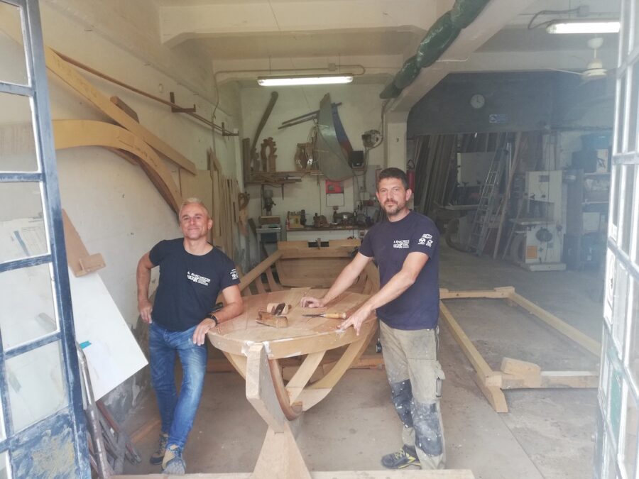 Maestro d'ascia, un mestiere antico capace di trasmettere ai giovani emozioni profonde