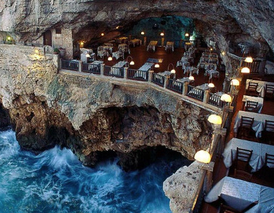 Grotta Palazzese, il ristorante  nella roccia a picco  sul mare