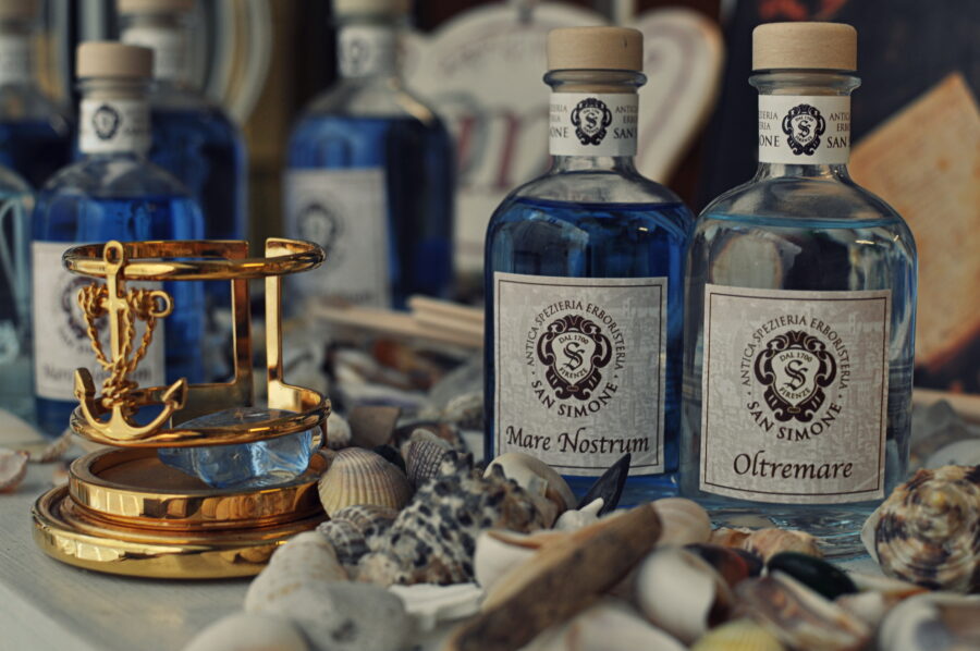 San Simone, qui si estrae l'essenza  del mare per offrirla a Yacht club, porti...