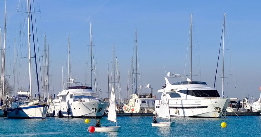 Lo slalom parallelo fra le boe è un evento  davvero speciale per promuovere la vela