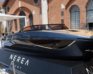 Lo yacht esposto come un’opera d’arte  candidato al ruolo di star a Venezia