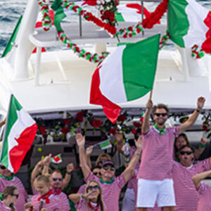 Il tifo dell’Italia arriva ai velisti in Giappone  con foto e video che navigano in Internet