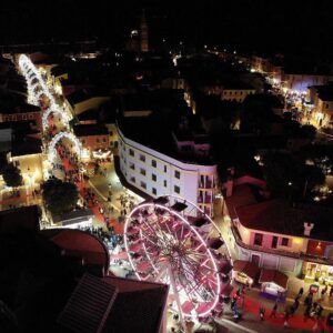 Caorle Wonderland, l’inverno al mare regala perfino una sciata lungo la scogliera