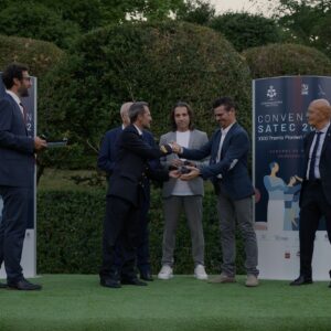 Pionieri della nautica,  il premio per le  maestranze “approda” ai cantieri Riva