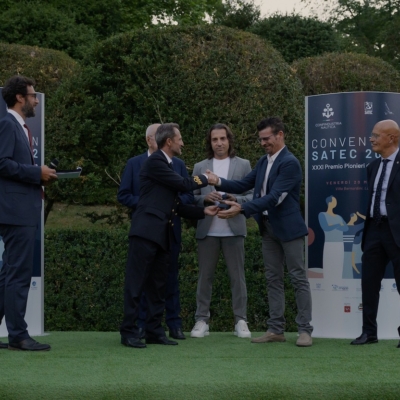 Pionieri della nautica,  il premio per le  maestranze "approda" ai cantieri Riva