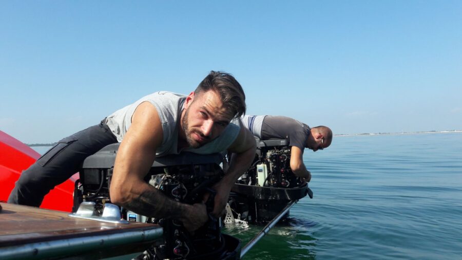 Cantiere Motonautico S&C, l'officina mobile  con al volante due assi dell'offshore