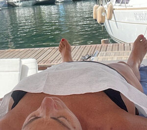 Gio Martine, la cura di bellezza si fa in barca,  i risultati si vedono specchiandosi in mare