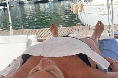 Gio Martine, la cura di bellezza si fa in barca,  i risultati si vedono specchiandosi in mare